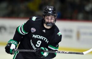 Blackhawks assinam com Sacha Boisvert, jogador da primeira rodada, um contrato inicial