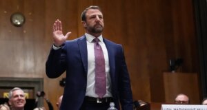 Mullin empossado como chefe do DHS depois que a fratura do Partido Republicano forçou Dem a salvar a nomeação