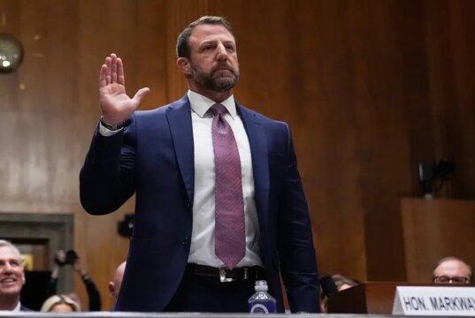 Mullin empossado como chefe do DHS depois que a fratura do Partido Republicano forçou Dem a salvar a nomeação