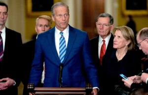 O avanço da paralisação do DHS tem um custo para os republicanos, à medida que as lutas por financiamento se aproximam do fim