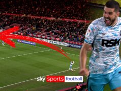 Lindo acabamento! Charlton surpreende Boro quando Coady finaliza um lançamento longo e brilhante!