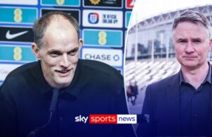 As brancas de volta à Inglaterra desistem depois de três anos, já que Barnes também recebe uma ligação tardia