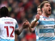 Wrexham mantém contato na corrida do play-off após vitória reviravolta sobre o Sheff Utd