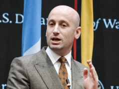 Stephen Miller promete que não haverá repercussão de refugiados nos EUA à medida que o conflito no Irã se intensifica