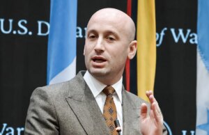 Stephen Miller promete que não haverá repercussão de refugiados nos EUA à medida que o conflito no Irã se intensifica