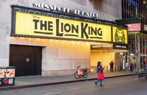 Compositor de “O Rei Leão” processa comediante em US$ 27 milhões por piada de “Círculo da Vida”