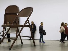 Robert Therrien: Um gigante no mundo da arte gigante
