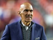 O membro do Corridor da Fama Tony Dungy anuncia que a NBC o dispensou após 17 temporadas em seu programa antes do jogo