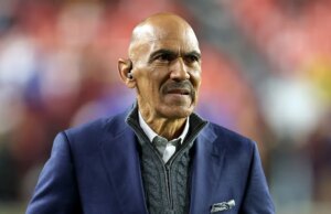 O membro do Corridor da Fama Tony Dungy anuncia que a NBC o dispensou após 17 temporadas em seu programa antes do jogo