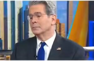 ‘O presidente quer você imediatamente’: o secretário do Tesouro, Scott Bessent, foi retirado da transmissão ao vivo; os espectadores dizem que a voz dele estava ‘abalada’ – assista