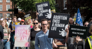 Líder pró-vida critica projeto de lei ‘insano’ do Reino Unido que descriminalizaria certos abortos até o nascimento