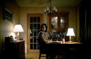 Crítica de ‘Undertone’: um filme de terror perturbador que foi feito para ser ouvido