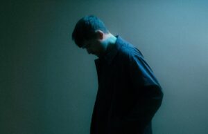 James Blake escapou do labirinto das grandes gravadoras. Agora, ele tem um álbum para mostrar