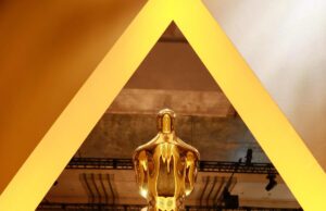 Dentro do Governors Ball, onde as estrelas tiveram seus Oscars gravados e comeram nuggets de frango com caviar