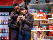 ‘Kim’s Comfort’ está de volta aos palcos após o sucesso na TV com o calor da sitcom intacto