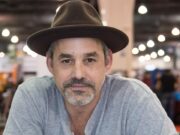 Nicholas Brendon, estrela de ‘Buffy, a Caçadora de Vampiros’, morre aos 54 anos