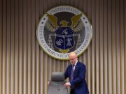 Presidente da FCC ameaça retirar licenças de TV da cobertura noticiosa do Irã. Por que isso é altamente improvável