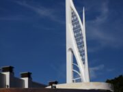 Seu retrato de MLK com capuz se tornou viral. Agora ele compartilha uma mensagem em sua arte em Downtown Disney