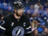 Victor Hedman, do Lightning, sai contra Canucks devido a doença
