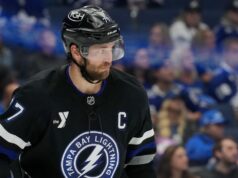 Victor Hedman, do Lightning, sai contra Canucks devido a doença