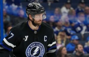 Victor Hedman, do Lightning, sai contra Canucks devido a doença