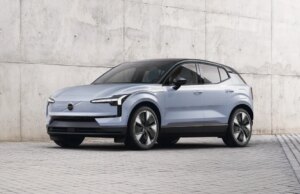 Morte por tarifas: Volvo descontinuando EX30 EV de nível básico nos EUA