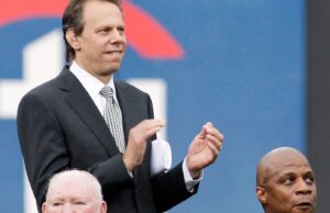 O locutor de longa information do Mets, Howie Rose, diz que vai se aposentar após esta temporada