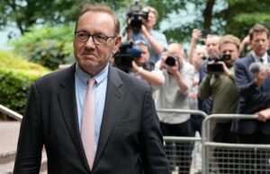 Kevin Spacey faz acordo fora do tribunal com três homens por supostas agressões sexuais