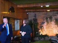 Trump faz um desvio para Graceland de Elvis Presley em Memphis durante a guerra no Irã e turbulência no aeroporto