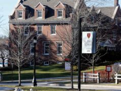 Audiência judicial para o filho de Cher sob a acusação de invadir uma casa em New Hampshire cancelada