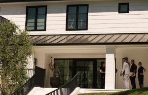 Mulher enfrenta primeira audiência no tribunal após tiros serem disparados contra a casa de Rihanna