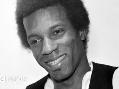 O fundador do Scorching Chocolate e co-escritor de You Attractive Factor, Tony Wilson, morre