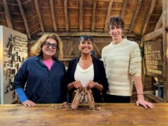 Bailarina ‘sem fôlego’ depois que especialistas em oficinas restauram sapatos