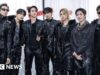 BTS enfrenta chuva torrencial para iniciar turnê mundial de US$ 1 bilhão