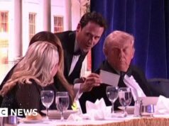 Artista descreve olhar fixo em Trump enquanto eles se abaixavam para se proteger durante as filmagens