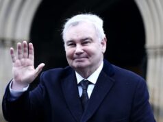 O filho de Eamonn Holmes atualiza a saúde de seu pai depois que o apresentador do GB Information sofre um derrame