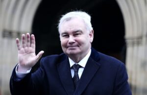 O filho de Eamonn Holmes atualiza a saúde de seu pai depois que o apresentador do GB Information sofre um derrame