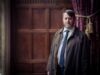 BBC revela o primeiro visual do retorno de David Mitchell para a nova série Ludwig