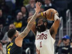 Mitchell marca 25 pontos enquanto Cavaliers seguram Warriors para garantir a vaga nos playoffs