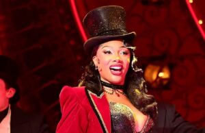 Megan Thee Stallion CORREU para o hospital no meio da apresentação do musical Moulin Rouge da Broadway