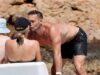 Vogue Williams, de biquíni, e o marido bonitão Spencer Matthews continuam a dissipar rumores de divisão enquanto fazem as malas no PDA em meio a uma luxuosa escapadela em família para a ensolarada St Barts