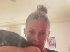 A parceira de Ricky Gervais, Jane Fallon, compartilha uma atualização positiva de saúde após a cirurgia após ser diagnosticada com câncer de mama