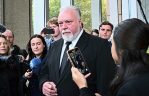 Rumores circulam Kyle Sandilands está procurando um investidor para gastar US$ 90 milhões para ajudá-lo a comprar a ARN em meio a uma enorme batalha authorized com a rede de rádio