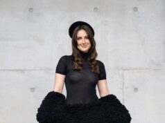 Glamour do dia da corrida! Laura Dundovic chama a atenção com um visible ousado enquanto celebridades chegam ao Royal Randwick