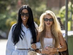 Katie Worth é levada por sua filha Princess, de 18 anos, ao salão de beleza enquanto elas passam bons momentos juntas depois que a estrela foi proibida de dirigir pela sétima vez