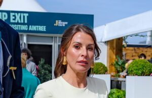 Coleen Rooney impressiona com um vestido creme justo enquanto se aproxima do marido Wayne nas arquibancadas à frente do Grand Nationwide em Aintree