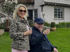 Eamonn Holmes, 66, é visto rindo e sorrindo com a namorada Katie Alexander, 44, poucos dias antes de seu terrível derrame
