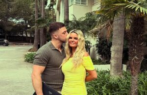 Kerry Katona, 45, parece apaixonada pelo namorado Paolo Margaglione, 33, durante uma escapadela na Espanha, após revelar um aborto espontâneo