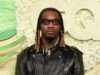 Offset se apresenta no Coachella poucos dias depois de levar um tiro enquanto sobe no palco após chegar em uma cadeira de rodas