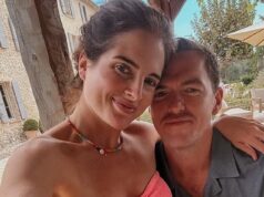 ‘Shameless’ Binky Felstead é atingida por MAIS reivindicações de brindes ao ser chamada por um ilustrador por pedir convites de casamento e papelaria de cortesia para suas núpcias gregas em 2022